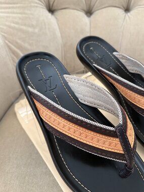 Auth. LOUIS VUITTON Women's Rubber LV Logo Flip Flop Slides RETIRED...